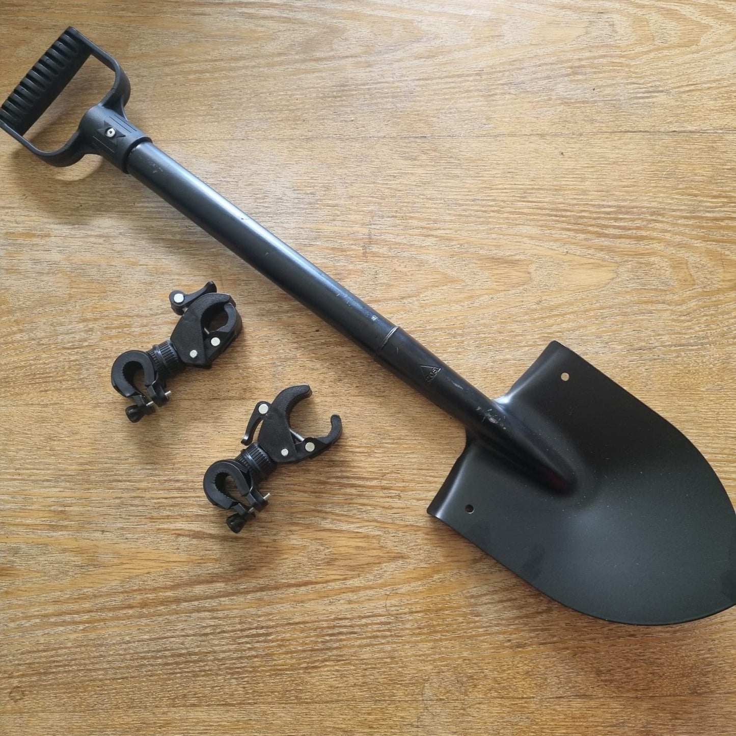 Shovel and round clip clamps - fit Jimny or off road ladder